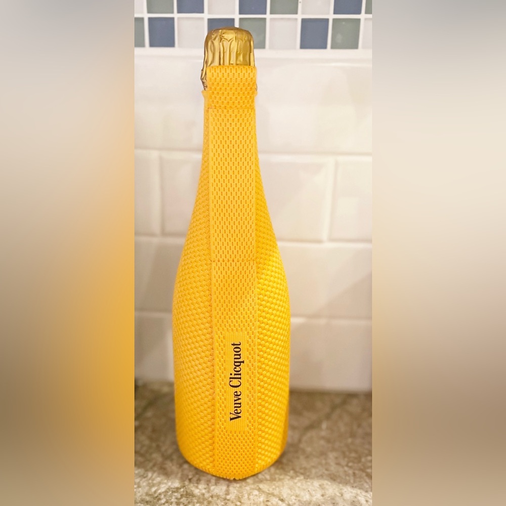 NEW Vueve Clicquot Champagne Travel Bag Travel Sleeve Travel Coozie